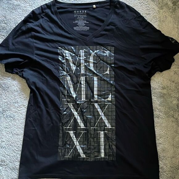 Guess black tee - Picture 1 of 3